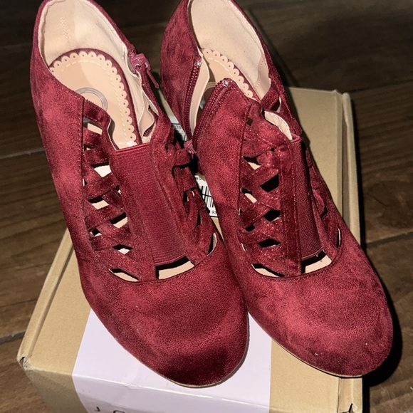 Journee Collection Footwear Heels - Picture 4 of 11